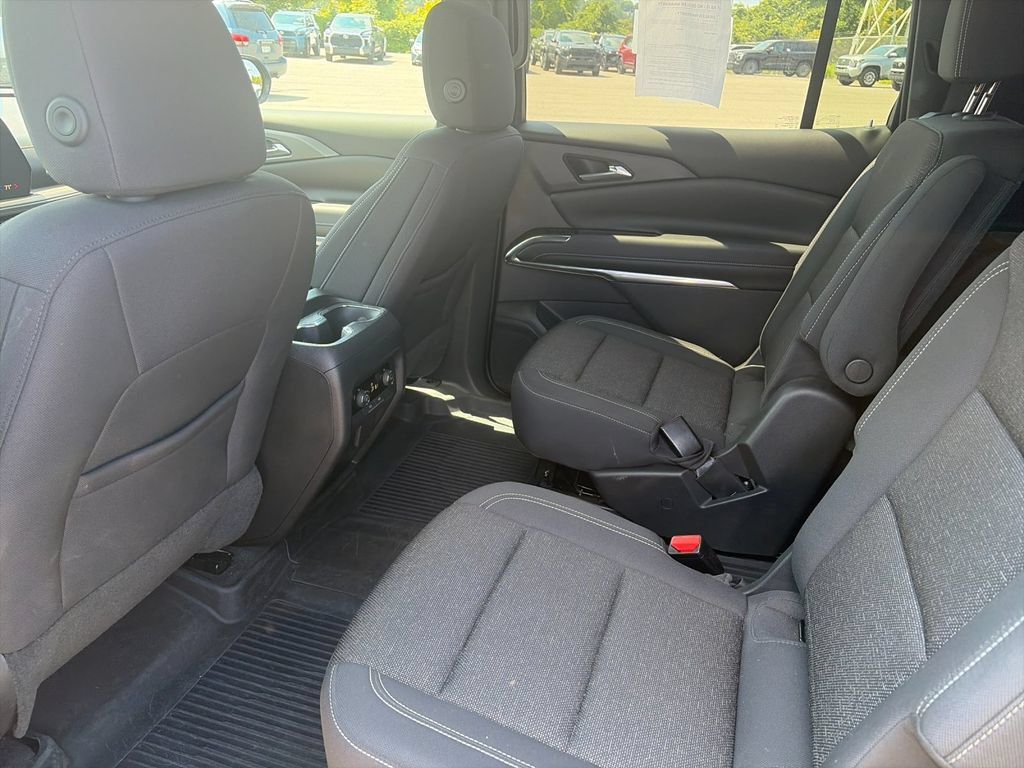 Used 2025 Chevrolet Traverse LT w/ Driver Confidence Package AWD/4WD image 14