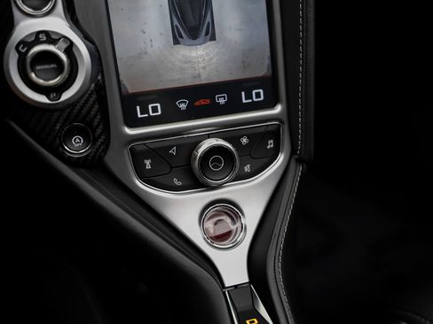 Used 2020 McLaren 720S Spider RWD image 44
