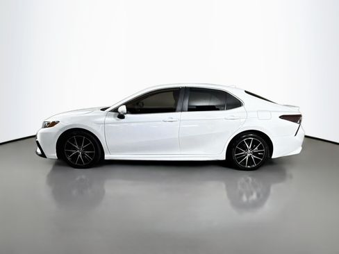 Used 2023 Toyota Camry SE FWD image 6
