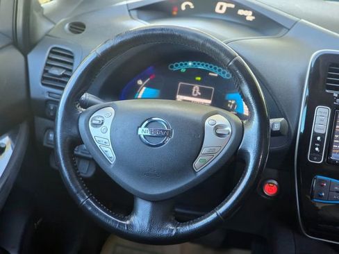 Used 2013 Nissan Leaf SV w/ Premium Pkg image 32