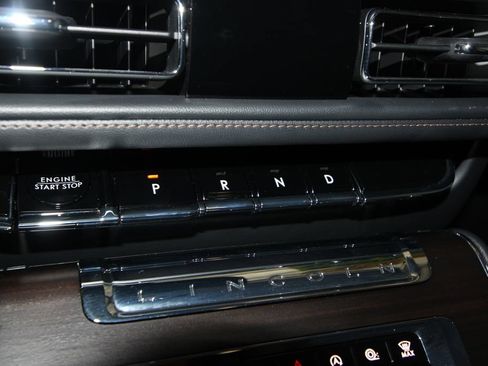 Used 2026 Lincoln Aviator Reserve AWD/4WD image 17