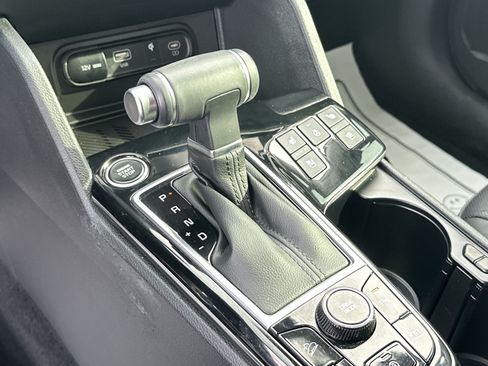 Certified 2025 Kia Sportage SX FWD image 19