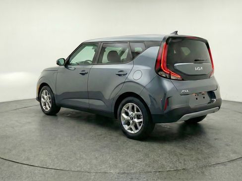 Used 2025 Kia Soul LX w/ LX Technology Package FWD image 6