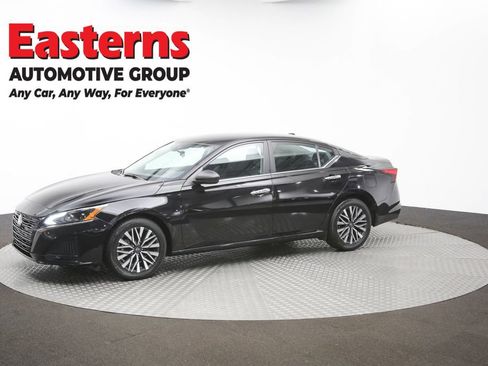 Used 2025 Nissan Altima 2.5 SV FWD image 53