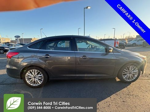 Used 2015 Ford Focus Titanium image 11
