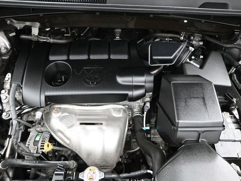 Used 2019 Toyota Highlander LE image 29