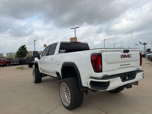 Used 2023 GMC Sierra 2500 AT4 AWD/4WD image 3