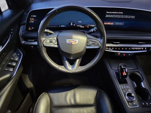 Used 2024 Cadillac XT4 Premium Luxury image 32