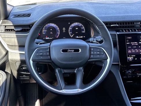 New 2025 Jeep Grand Cherokee Altitude image 21