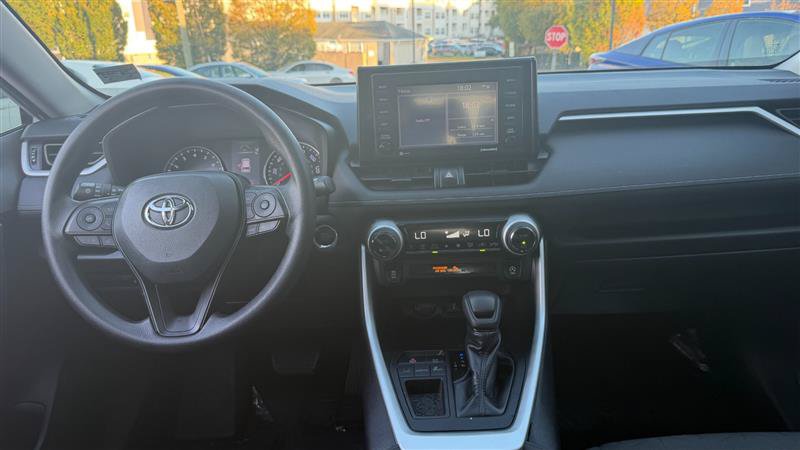 Used 2020 Toyota RAV4 XLE w/ Convenience Package FWD image 21