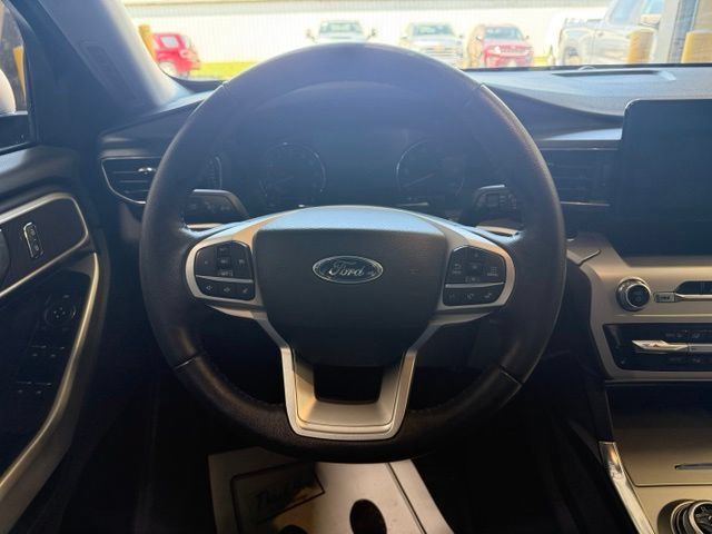 Used 2022 Ford Explorer XLT w/ Equipment Group 202A AWD/4WD image 13