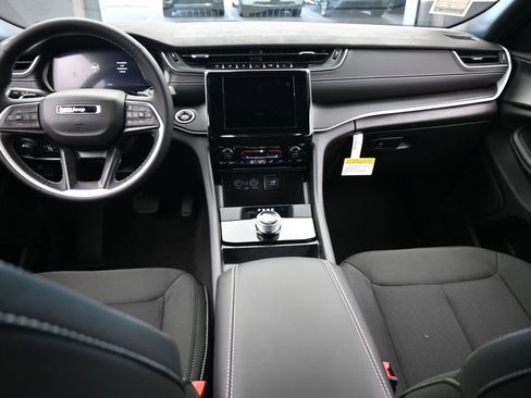 Used 2024 Jeep Grand Cherokee Laredo X image 38