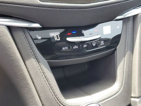 Used 2025 Cadillac XT6 Luxury AWD/4WD image 16