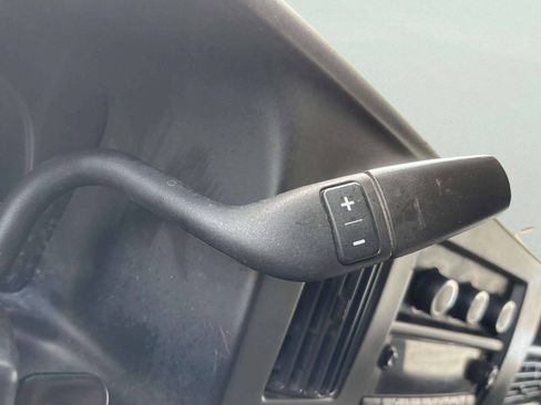 Used 2017 Chevrolet Express 2500 Extended RWD image 23