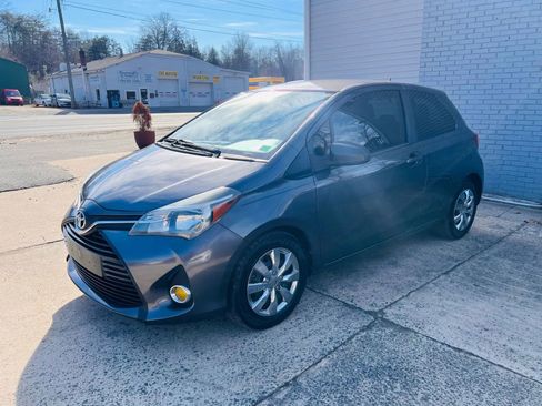 Used 2015 Toyota Yaris L image 1