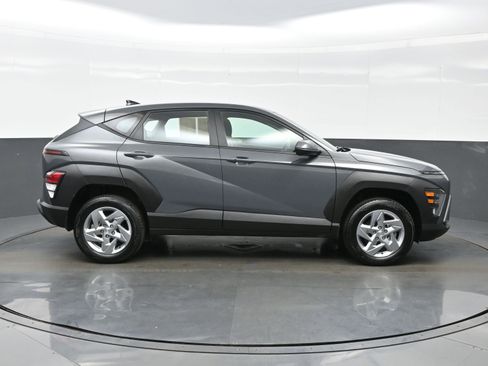 Used 2025 Hyundai Kona SE AWD/4WD image 7