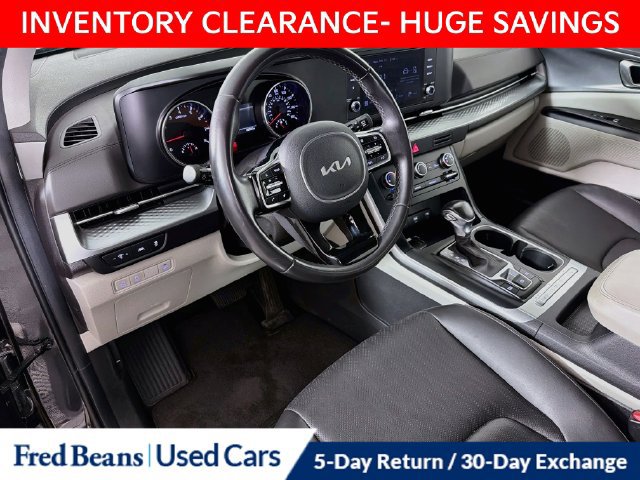 Used 2024 Kia Carnival LX FWD image 8