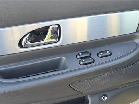 Used 2002 Ford Thunderbird image 11