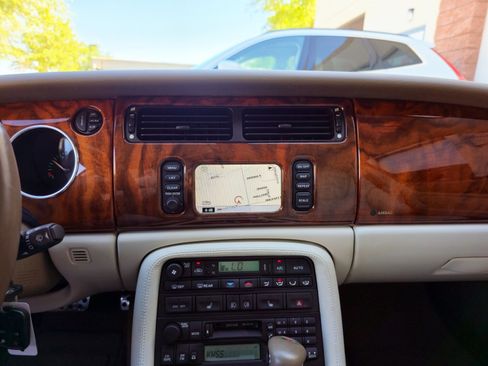 Used 2005 Jaguar XK8 Coupe image 19