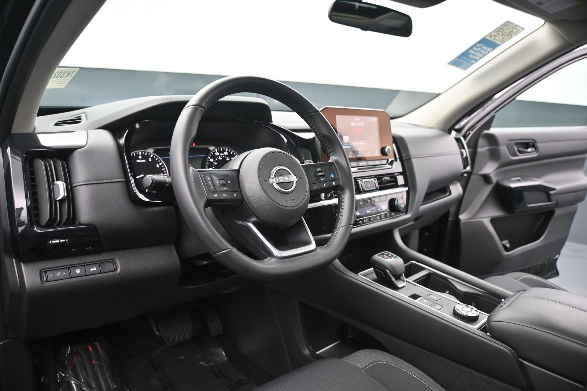 Used 2025 Nissan Pathfinder SV w/ SV Premium Package AWD/4WD image 23