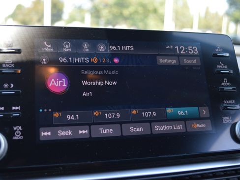 Used 2018 Honda Accord Touring image 16