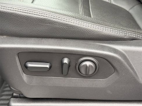 Certified 2021 GMC Sierra 2500 Denali w/ Denali Black Diamond Edition image 17