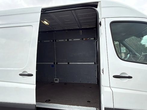 Used 2017 Mercedes-Benz Sprinter 2500 image 8