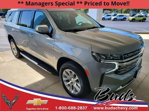 Used 2023 Chevrolet Suburban Premier image 1