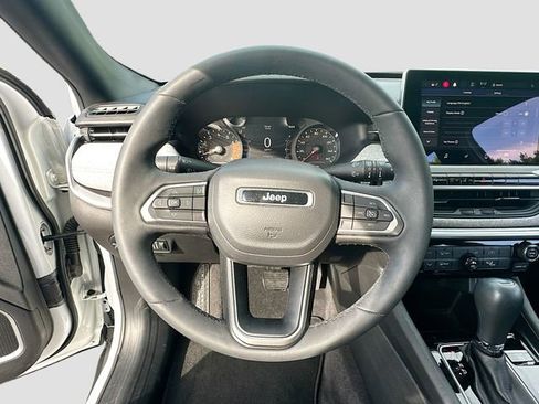 Used 2023 Jeep Compass Latitude AWD/4WD image 12