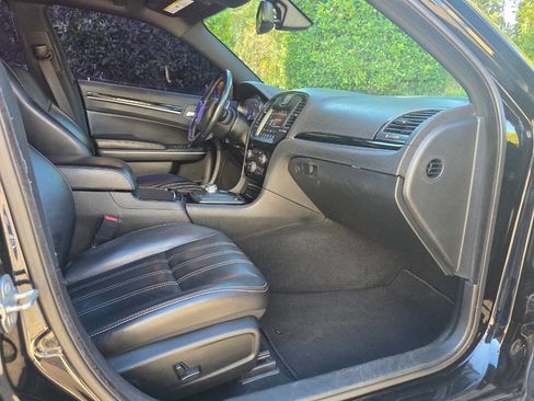 Used 2019 Chrysler 300 S image 34