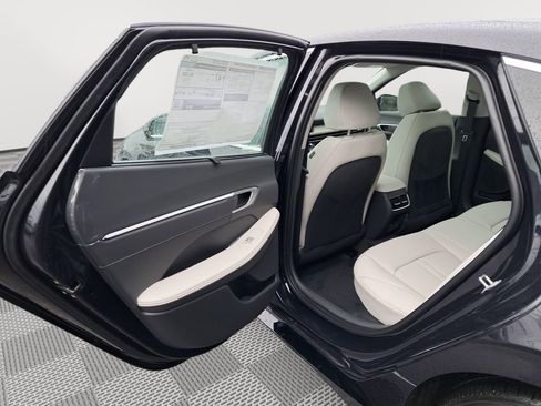 New 2025 Hyundai Sonata Limited image 13