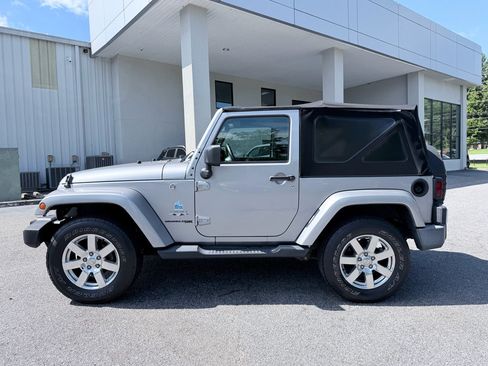 Used 2018 Jeep Wrangler Sahara w/ Dual Top Group AWD/4WD image 5