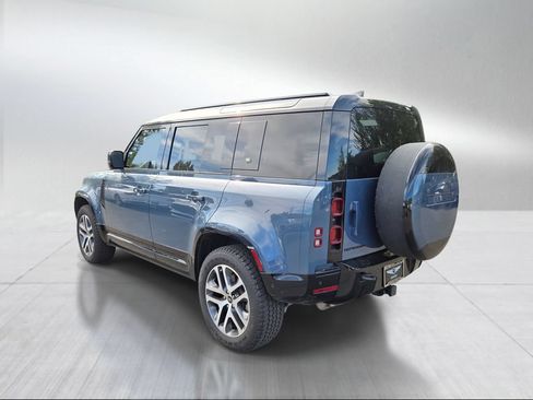 Used 2024 Land Rover Defender 110 X-Dynamic SE AWD/4WD image 5