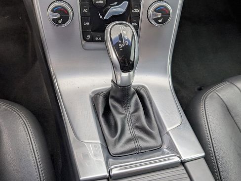 Used 2017 Volvo V60 T5 Premier w/ Convenience Package image 28