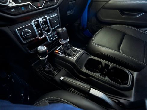 Used 2022 Jeep Wrangler Unlimited Sahara image 43