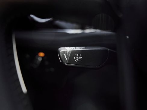 Used 2022 Bentley Bentayga AWD/4WD image 57