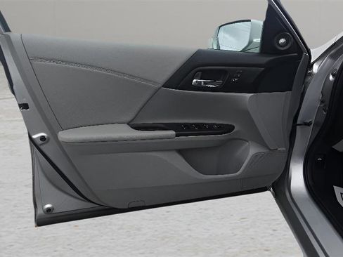 Used 2015 Honda Accord EX-L image 9