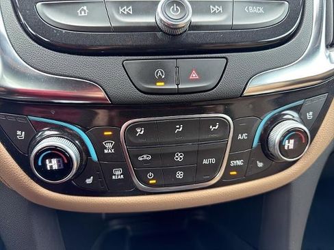 Used 2024 Chevrolet Equinox Premier image 33