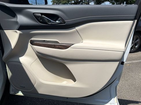 Used 2021 GMC Acadia Denali w/ Denali Technology Package FWD image 36