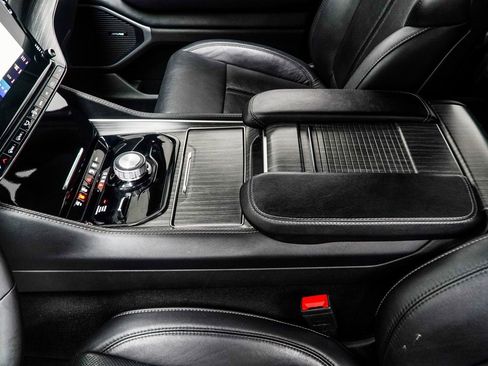 Used 2024 Jeep Wagoneer L Series II w/ Flexible Seating Group image 19