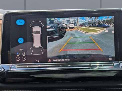 Certified 2025 Volkswagen Atlas SE FWD image 18
