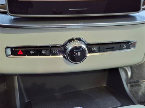 Used 2026 Volvo XC90 T8 Ultra w/ Protection Package Premier AWD/4WD image 18