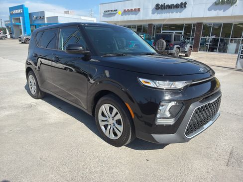Used 2021 Kia Soul LX FWD image 4