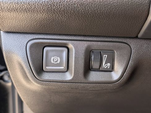 Used 2023 GMC Acadia SLE w/ Driver Convenience Package image 33