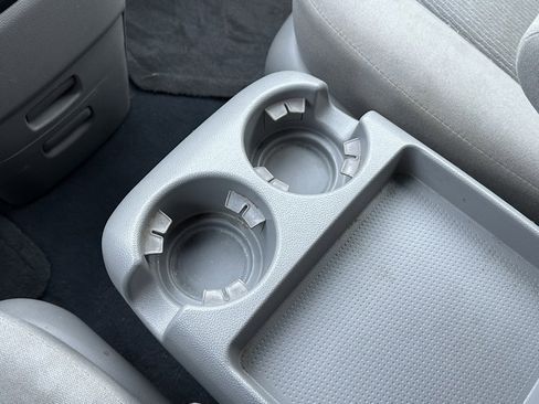 Used 2010 Kia Sedona LX image 26