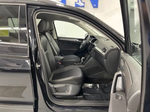 Used 2024 Volkswagen Tiguan SE AWD/4WD image 11