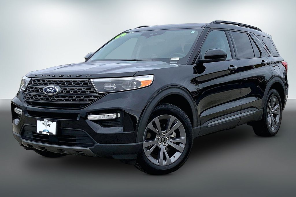 Used 2023 Ford Explorer XLT w/ Equipment Group 202A AWD/4WD image 2