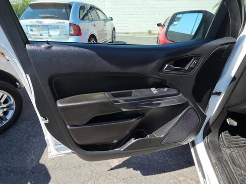 Used 2022 Chevrolet Colorado LT w/ LT Convenience Package image 9