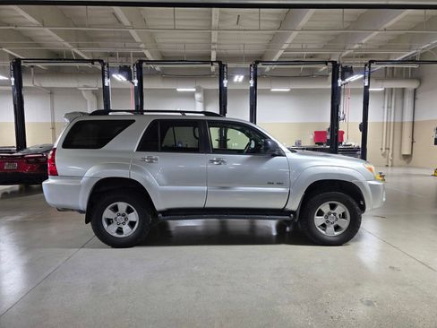 Used 2006 Toyota 4Runner SR5 AWD/4WD image 8