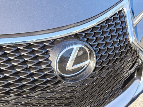 Used 2017 Lexus RC 200t image 9